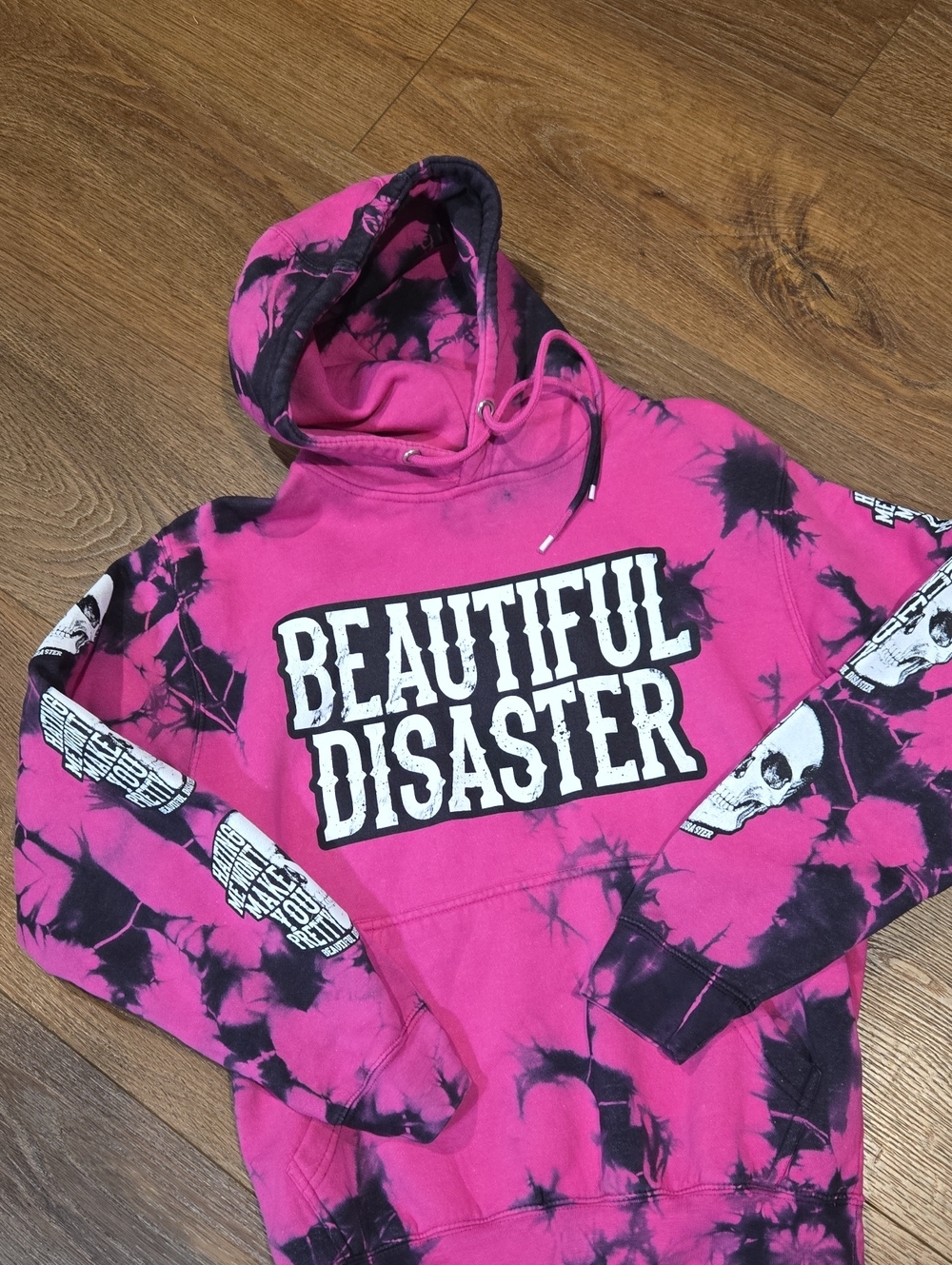 BEAUTIFUL DISASTER TIE DYE GRAPHIC HOODIE.. SIZE MED.. #8186